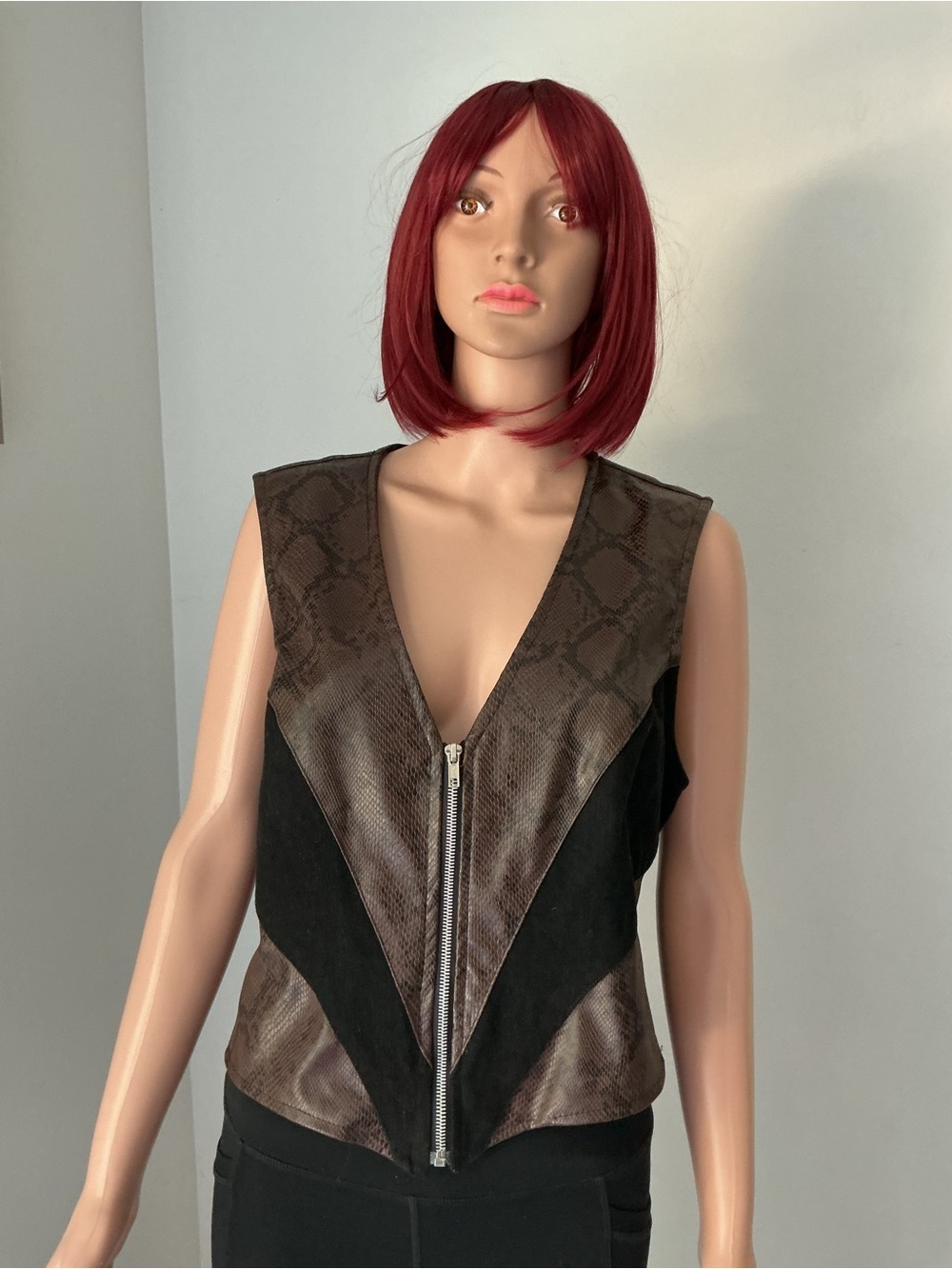 Roughrider Women’s Large Faux Snakeskin Zip Front Vest Top
